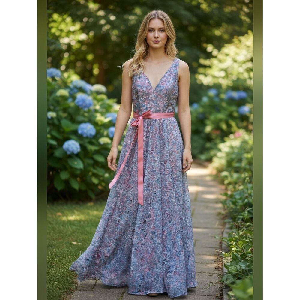 NWT Rene Rene Ruiz  Lace V Neck A Line Gown Dress Size 12